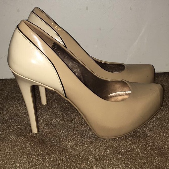 BCBGeneration Shoes - Nude BCBG Platform Heels - Size 7.5